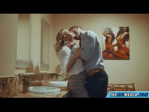 ❤️ Ko vas prsata blondinka zapelje na javnem stranišču Kvalitetni pornič na sl.sexogolic-info.ru ❤